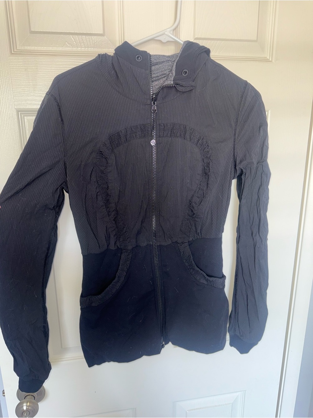 Lululemon reversible dance jacket/ black/ size 6